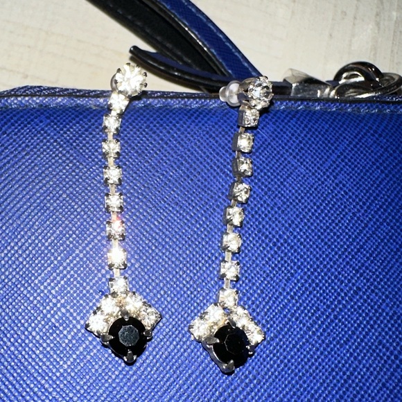Vintage rhinestone ‘princess style’ 1 7/8” long earrings with black center stone - Picture 2 of 5